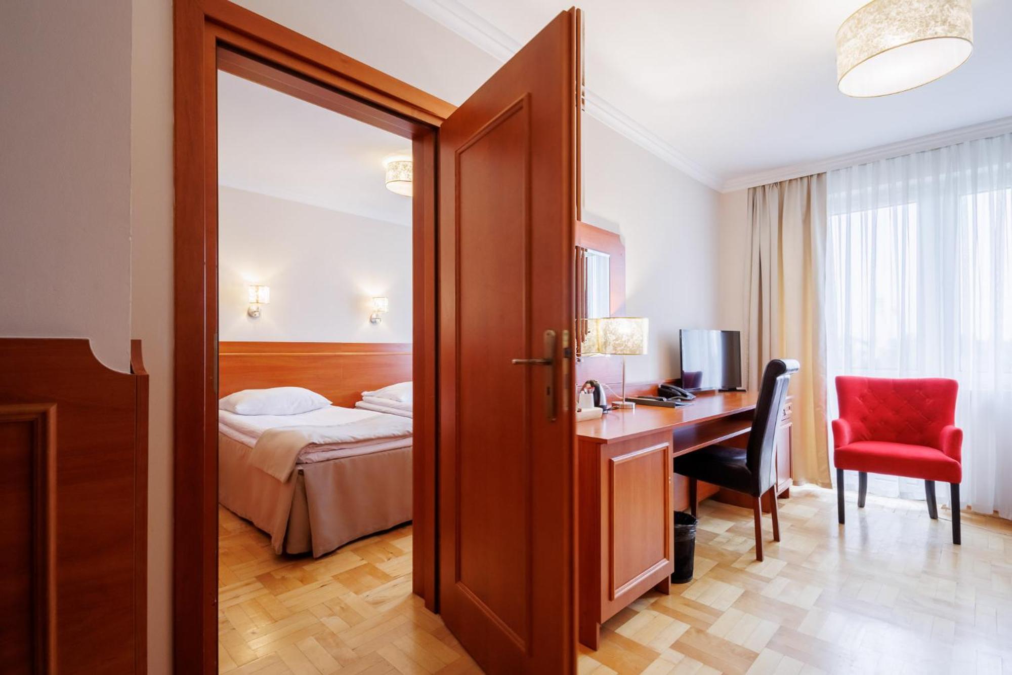 Hotel Cristal Park Tarnow Exterior photo
