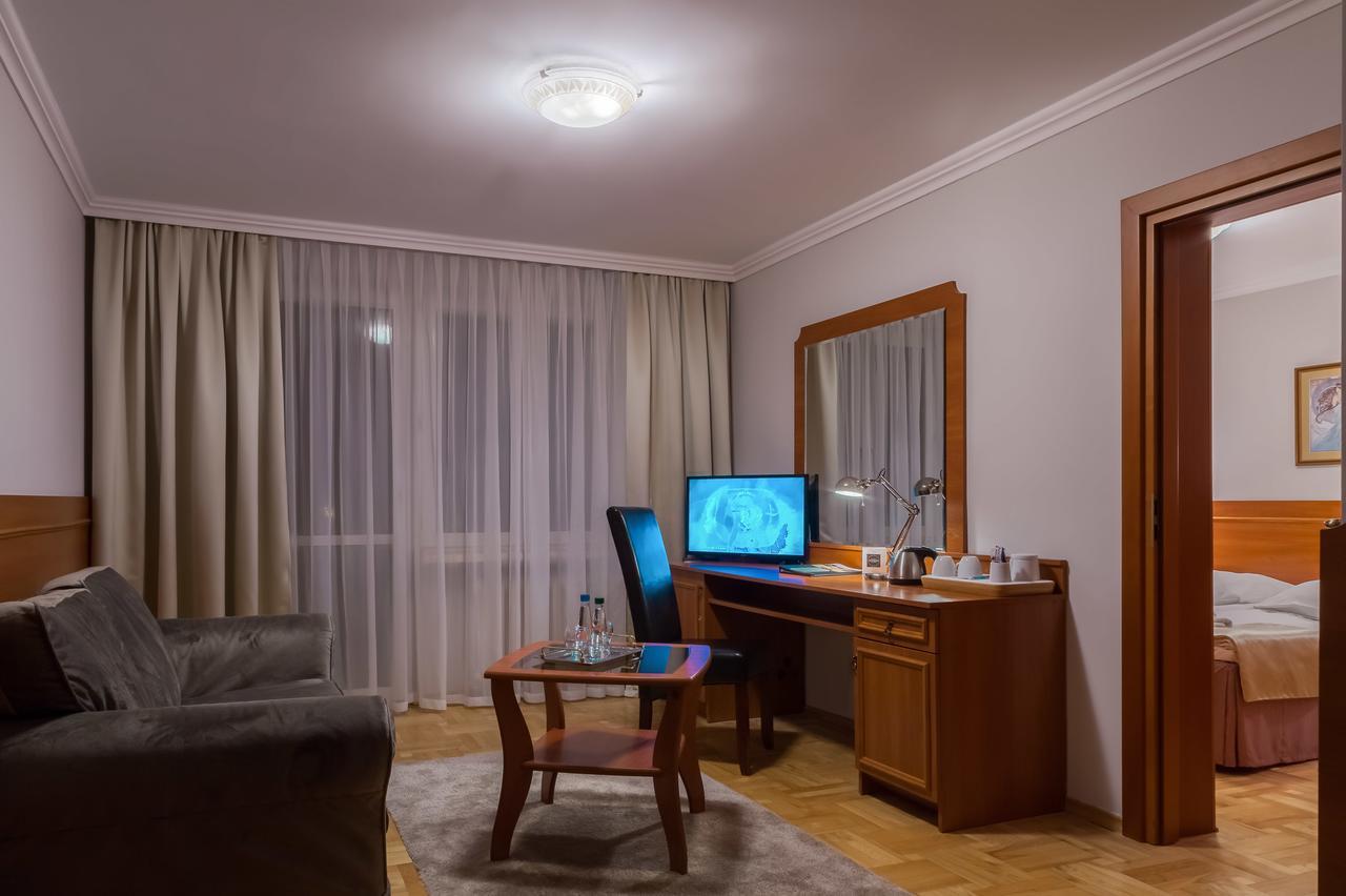Hotel Cristal Park Tarnow Exterior photo